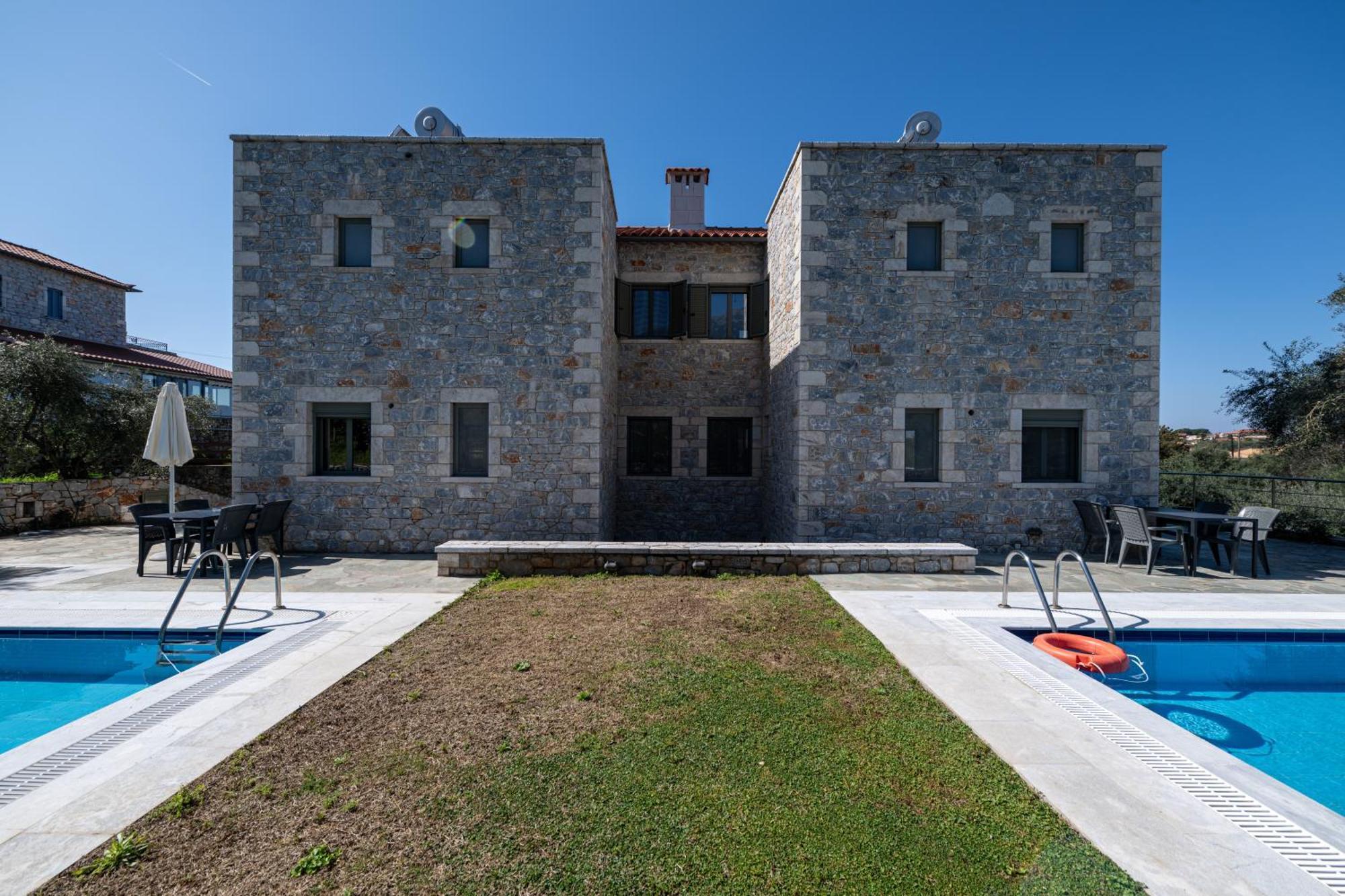 Torri Di Pietra Villa Stoupa Bagian luar foto