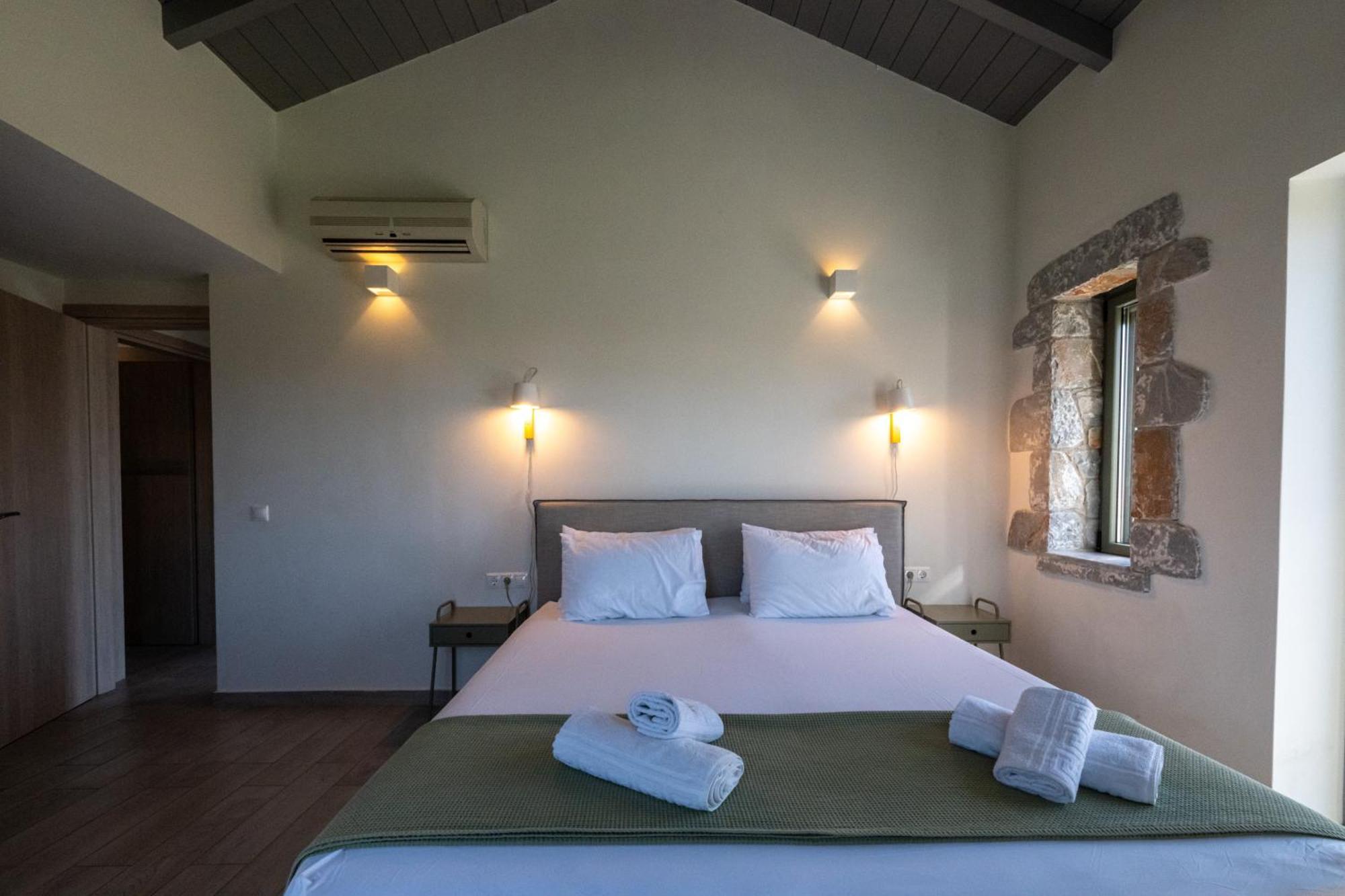 Torri Di Pietra Villa Stoupa Ruang foto