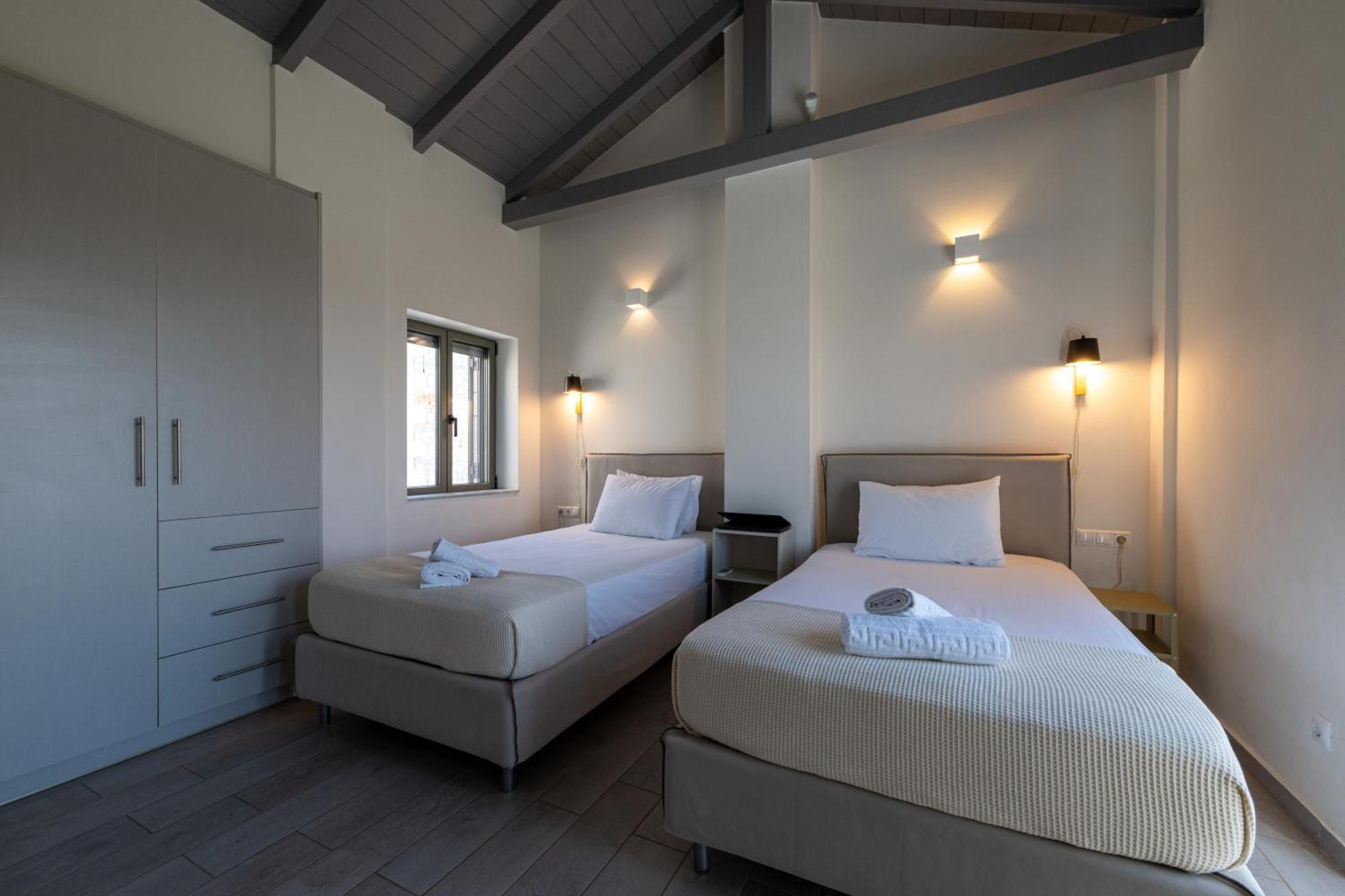 Torri Di Pietra Villa Stoupa Bagian luar foto