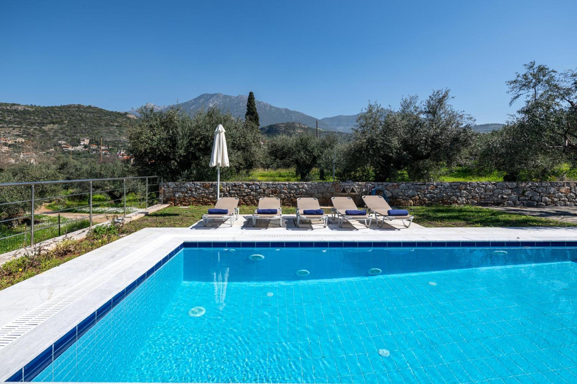 Torri Di Pietra Villa Stoupa Ruang foto