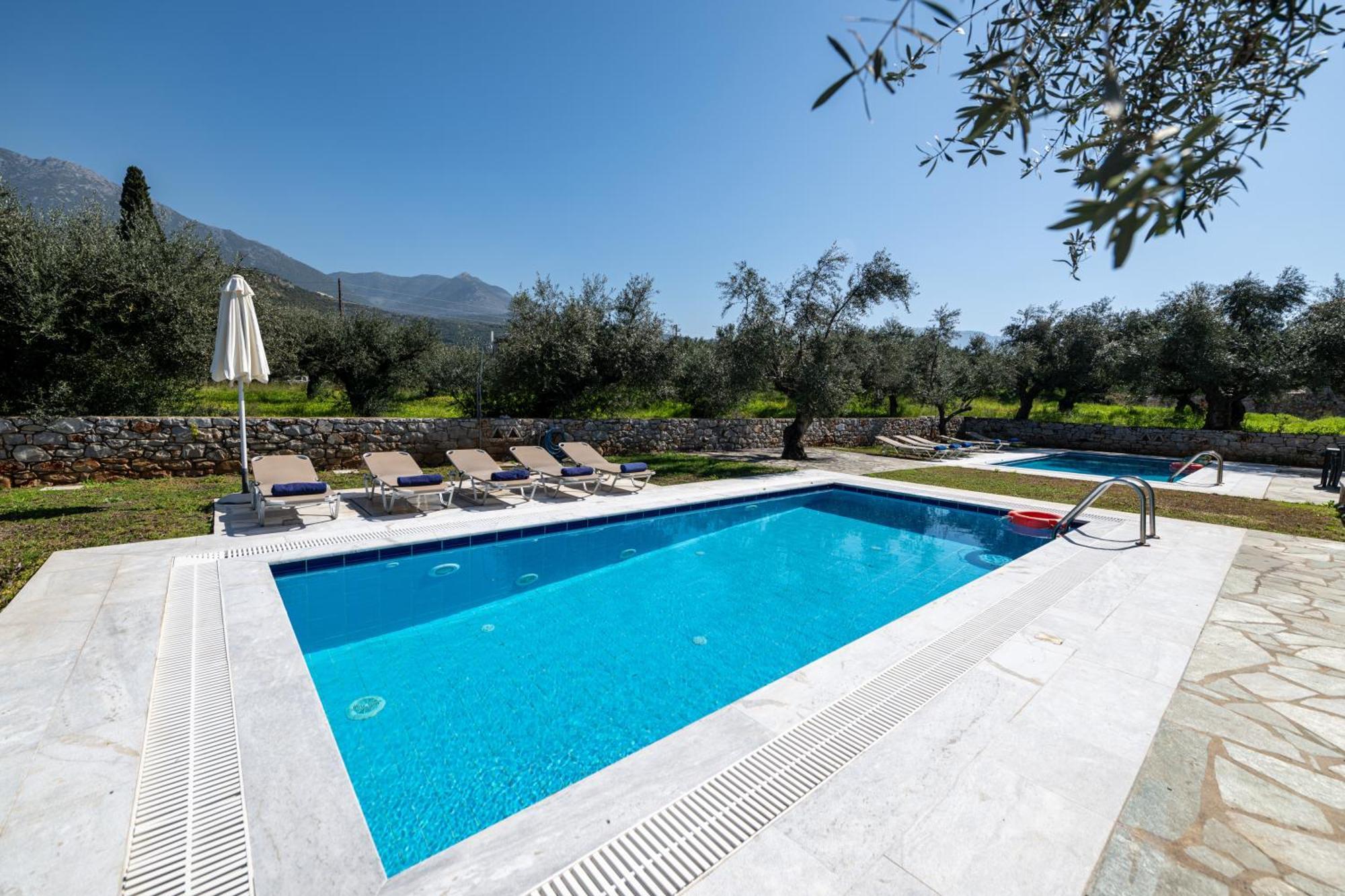 Torri Di Pietra Villa Stoupa Ruang foto
