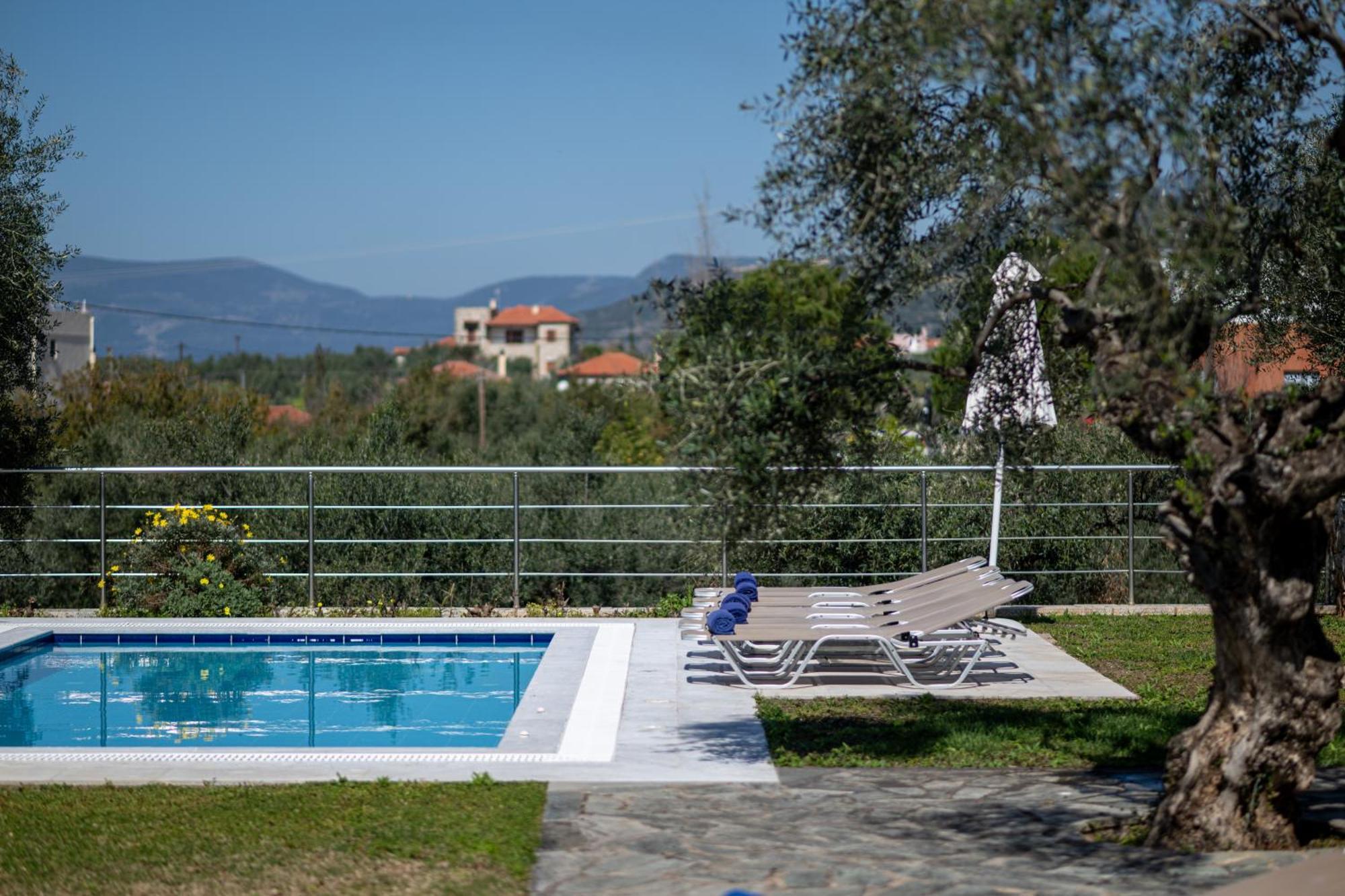 Torri Di Pietra Villa Stoupa Ruang foto