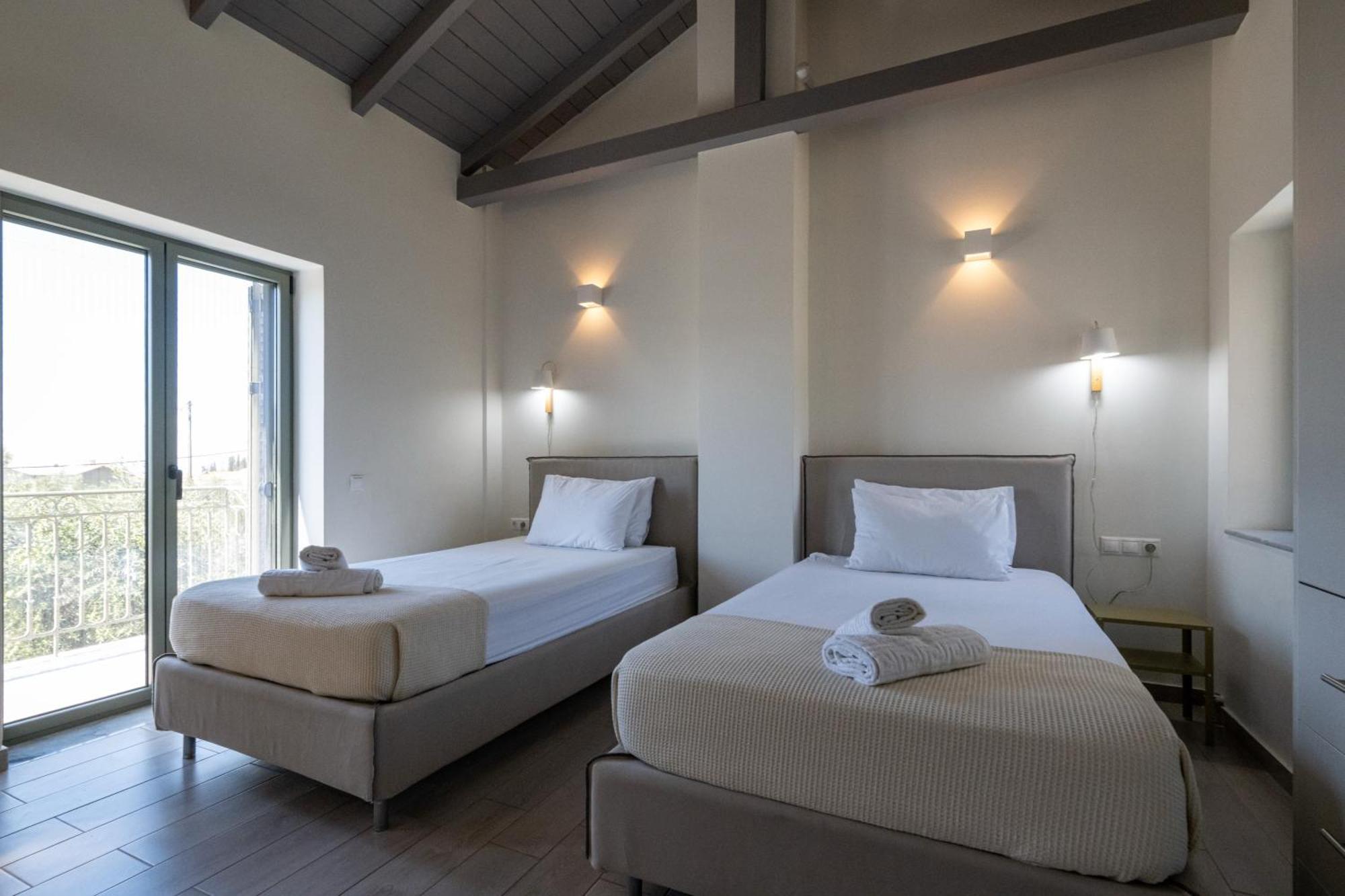 Torri Di Pietra Villa Stoupa Ruang foto