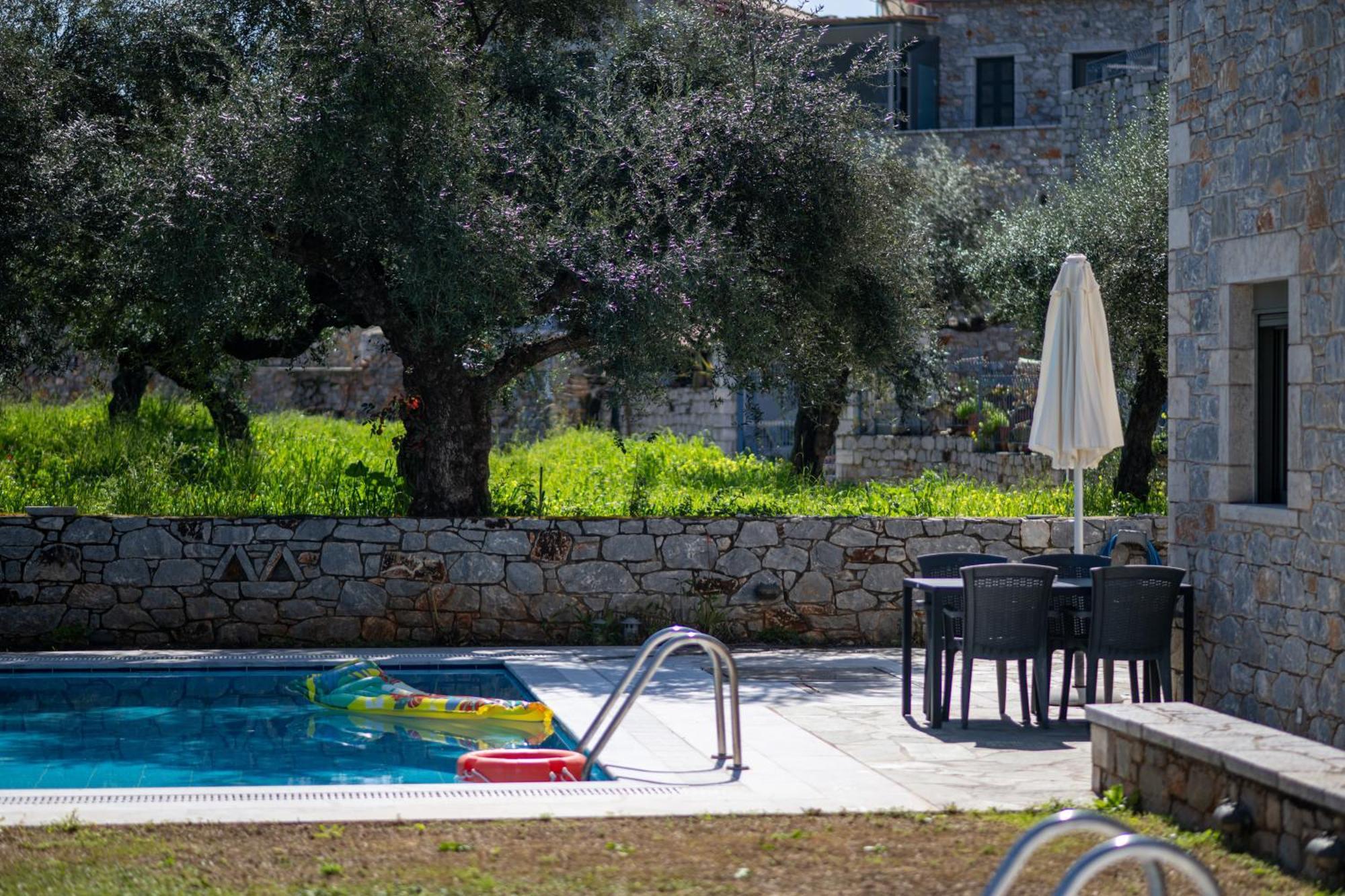 Torri Di Pietra Villa Stoupa Ruang foto