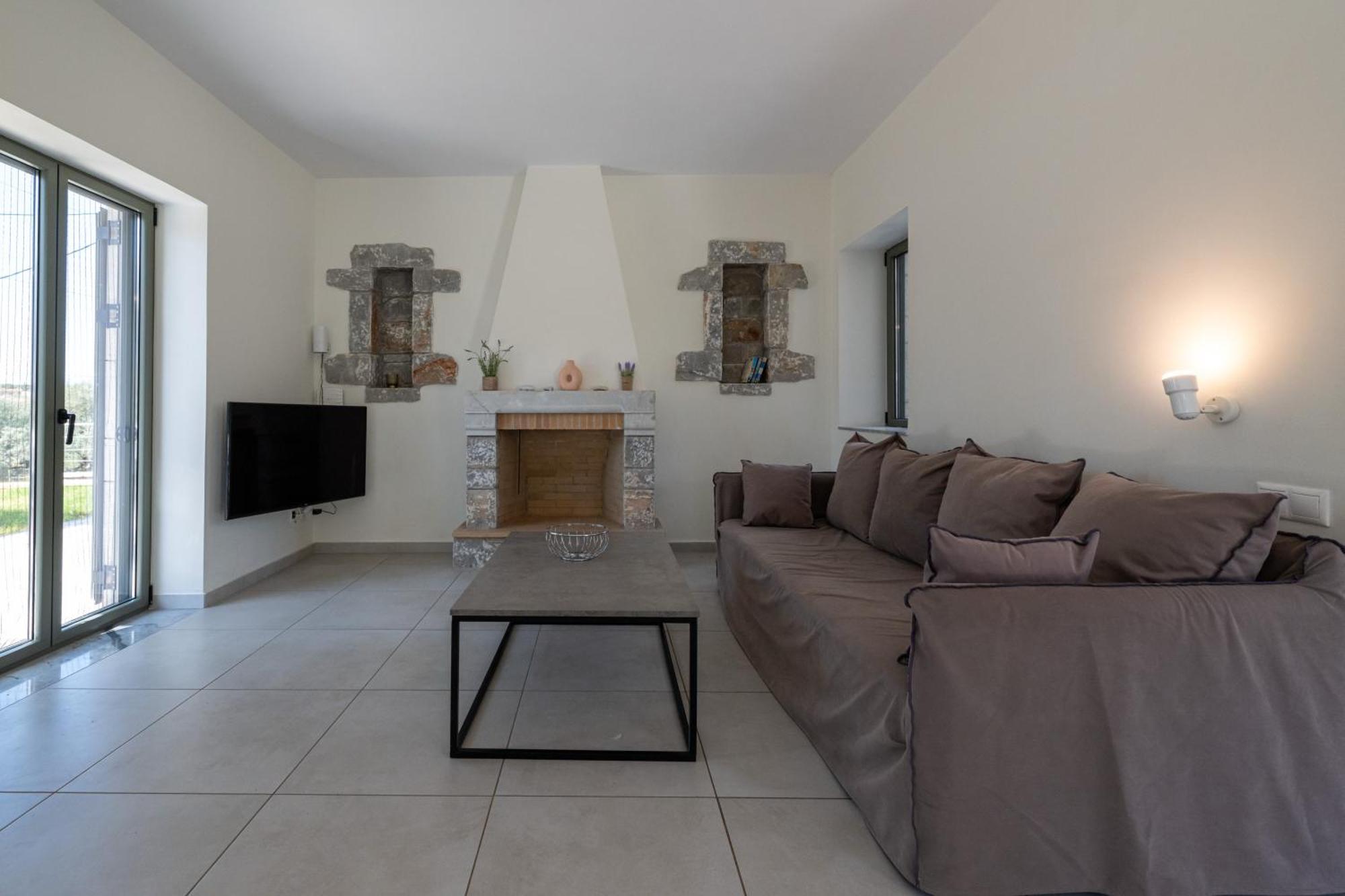 Torri Di Pietra Villa Stoupa Bagian luar foto