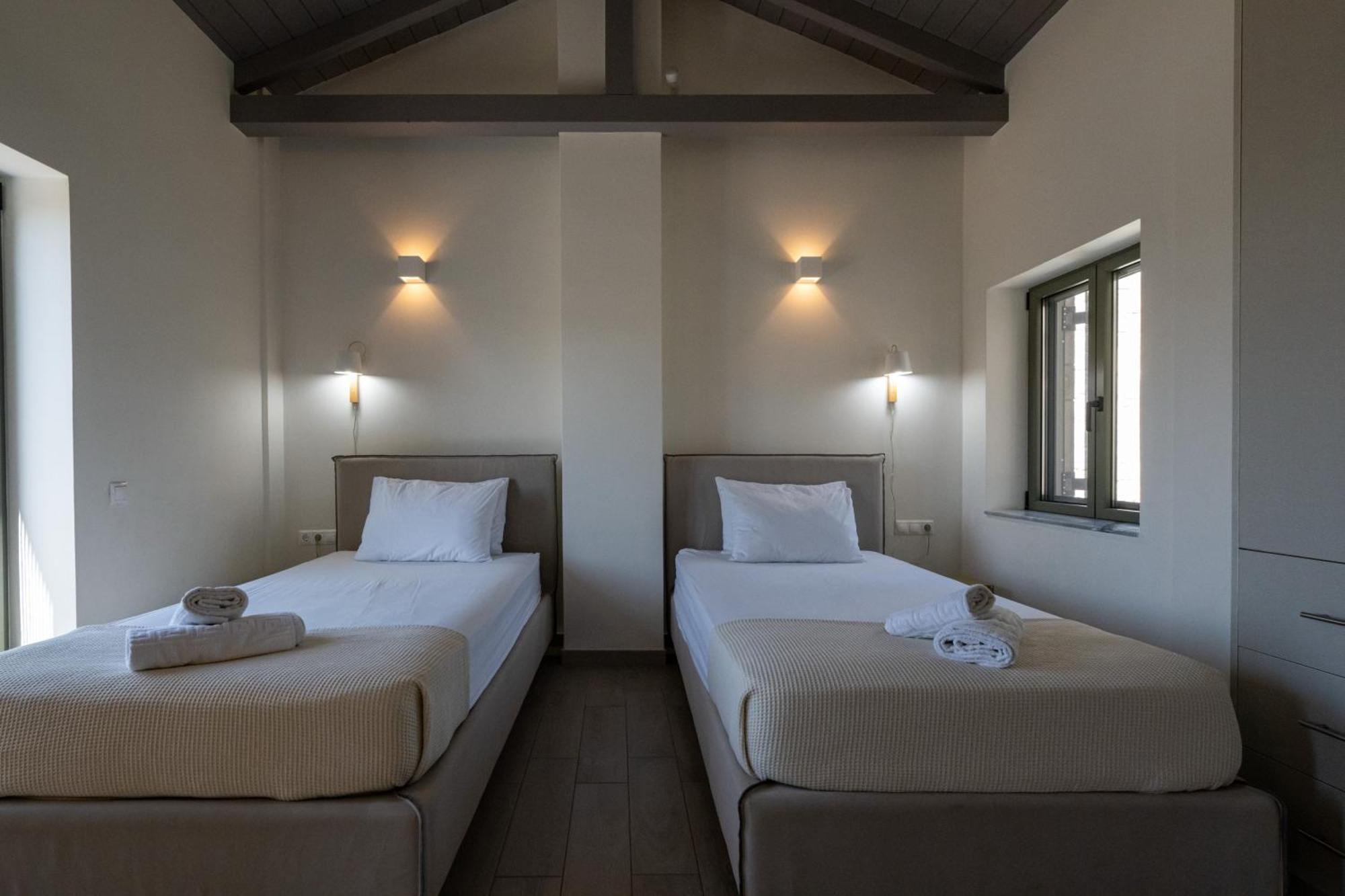 Torri Di Pietra Villa Stoupa Ruang foto